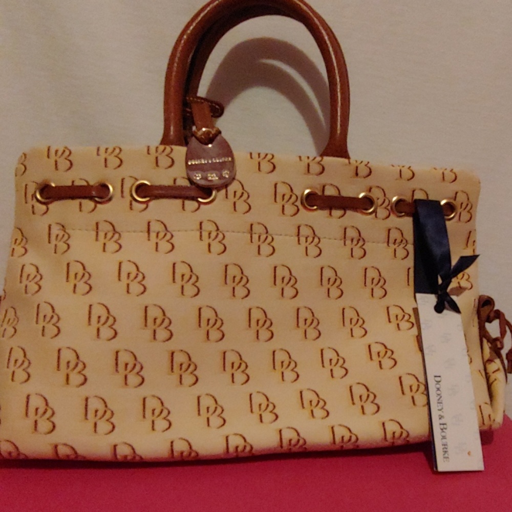 Dooney & Bourke purse - Picture 1 of 3